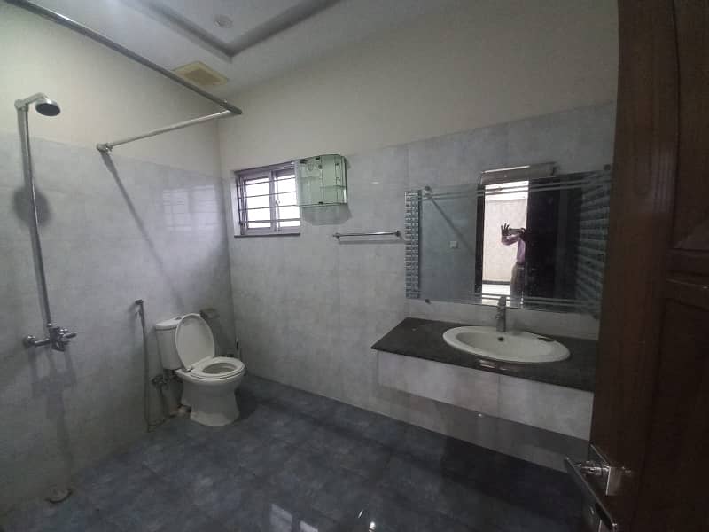 10 Marla Lower Lock Upper Portion for Rent in DHA Phase 8 Lahore 7