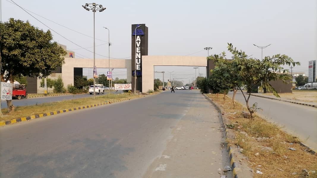 1 Kanal Prime Location Residential Plot For Sale 60Ft Road In LDA Avenue One 4