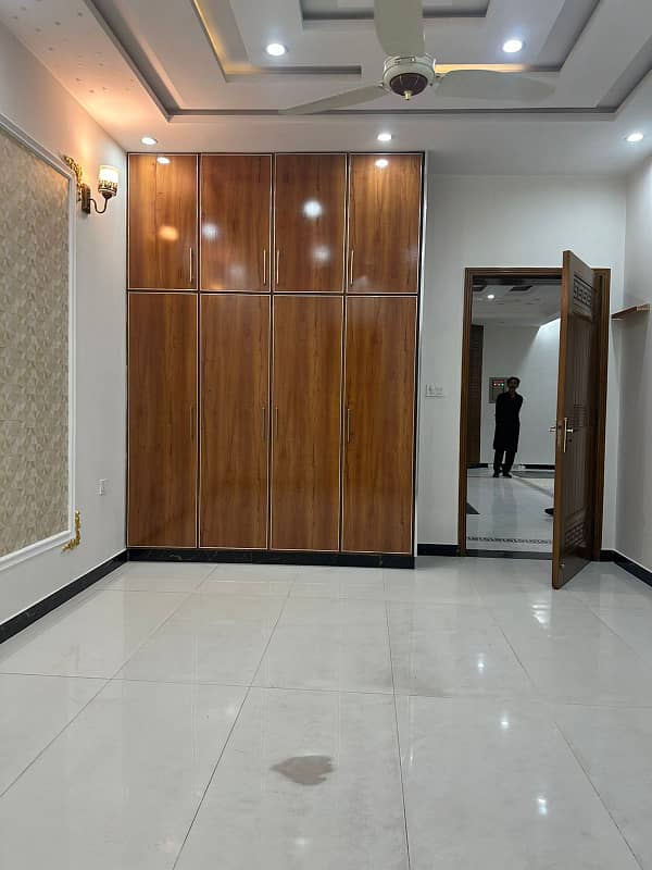 10 Marla Upper Portion For Rent In LDA Avenue One 7