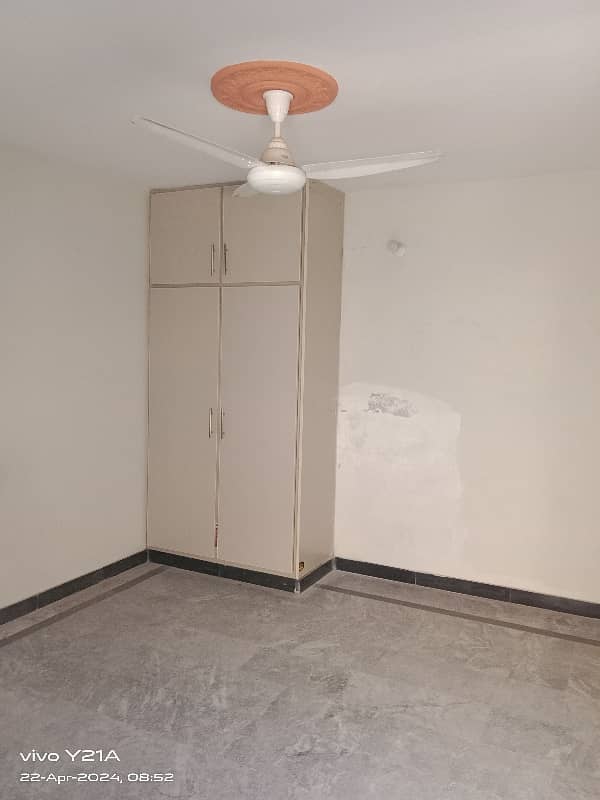 upper portion available for rent for female hostel or small family 6