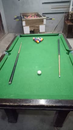 Billiard snooker pool table 8 balls eight ball