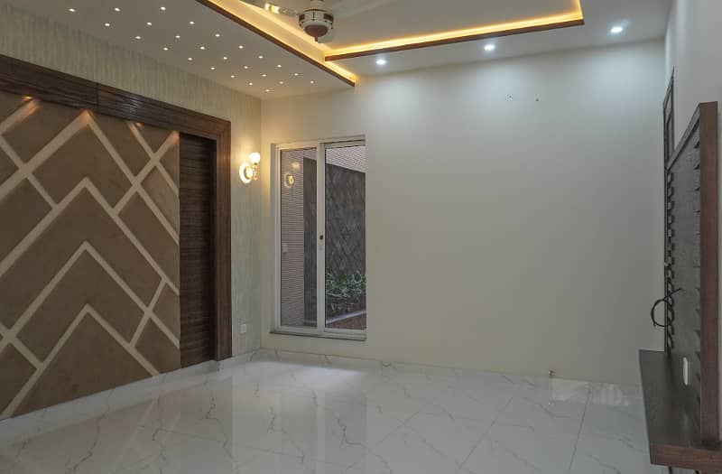 We Offers The Luxury Brand New 1 Kanal Bungalow At Prime Location Facing Park In Wapda Town Ph-1 Lahore 20