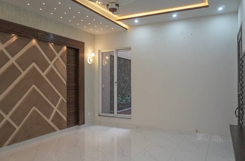 We Offers The Luxury Brand New 1 Kanal Bungalow At Prime Location Facing Park In Wapda Town Ph-1 Lahore 36
