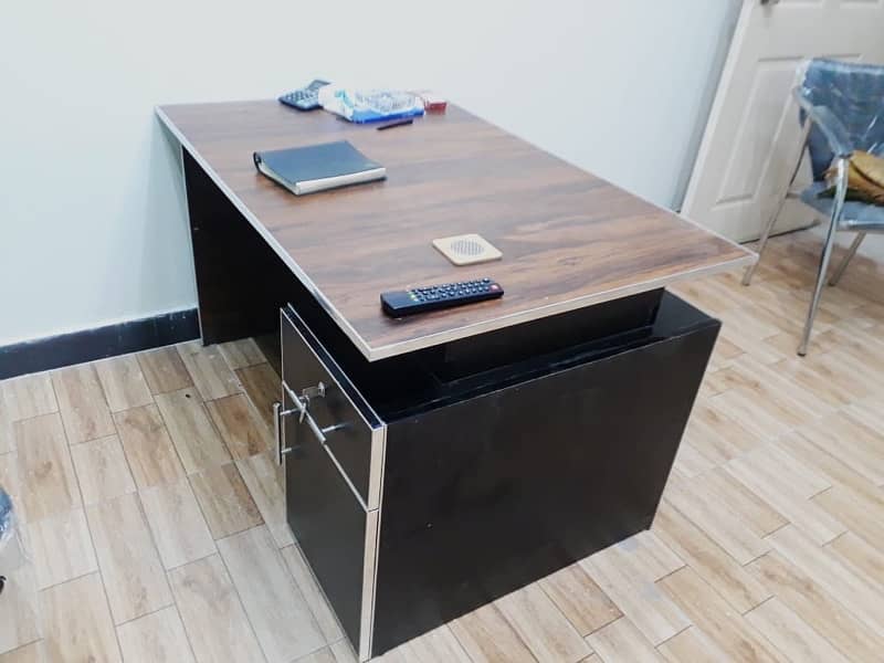 Office working tables for sale 5