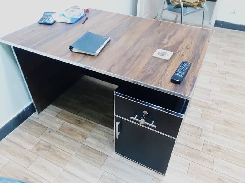Office working tables for sale 8