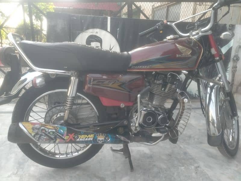 Red Honda in good condition 1
