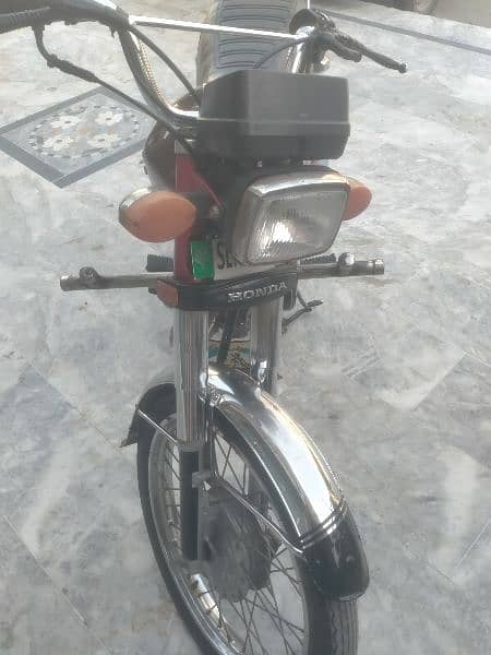 Red Honda in good condition 3