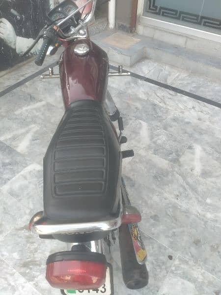 Red Honda in good condition 4