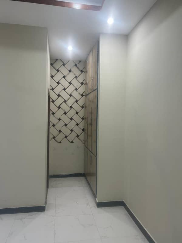 1st floor portion for rent gas sector 6