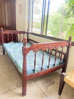 sheesham bed for urgent sale in Lahore