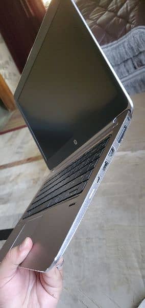 HP ELITEBOOK 5