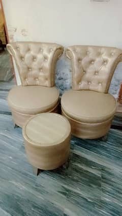 lush condition chairs with table for sale