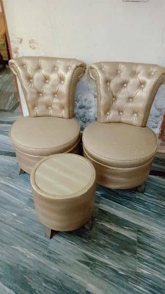lush condition chairs with table for sale 1