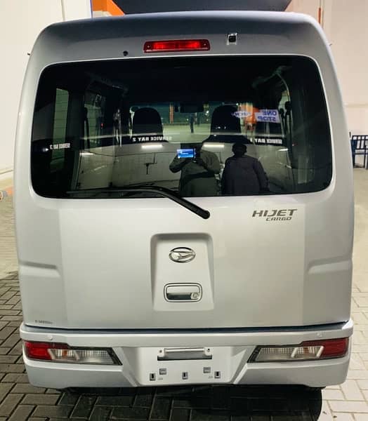 Daihatsu Hijet 2020 3