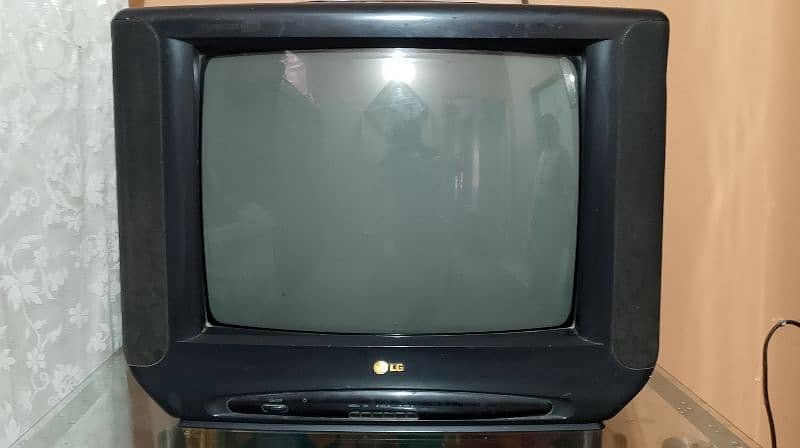Original LG color tv with (Aero Dome Sounds) with TV trolly 3