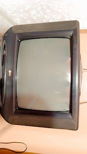 Original LG color tv with (Aero Dome Sounds) with TV trolly 8