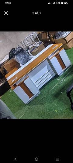office table availabe