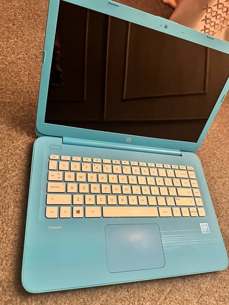 hp laptop with charger 3