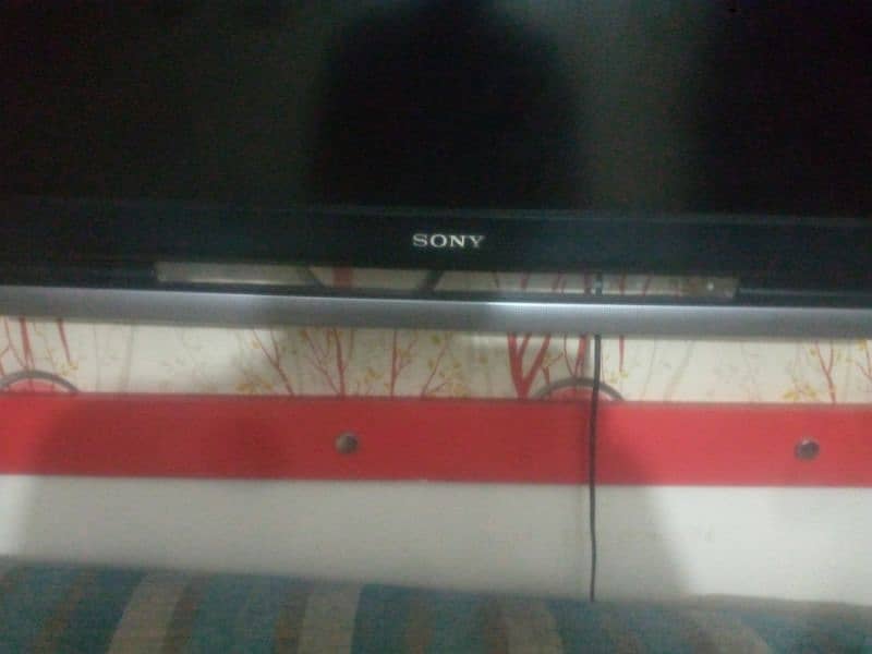 Sony Bravia (32inch) 3