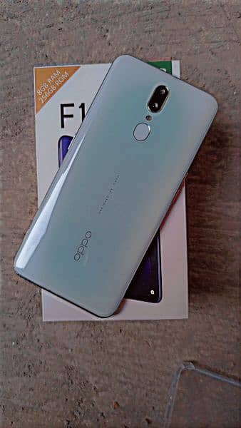 oppo f11.8/256 with just box 3