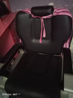 salon chair condition is best black colour