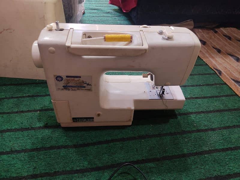 Singer sewing and embroidery machine 1