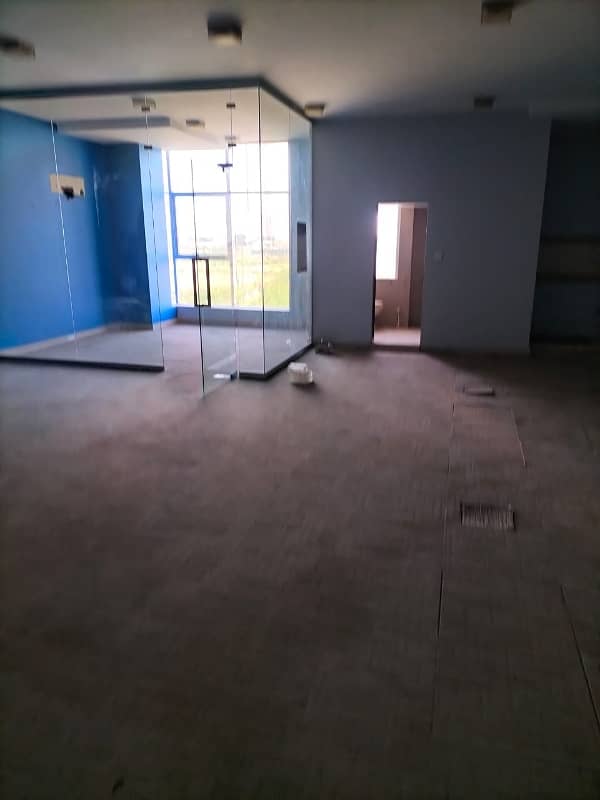 Prime Location 1350 Square Feet Office Situated In Clifton - Block 4 For Rent 12
