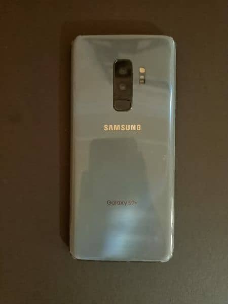 "Samsung Galaxy S9 Edge Plus: Power and Elegance in Gray-Black" 0