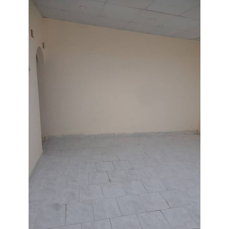 200 Sq Yard Livable House For Sale 4