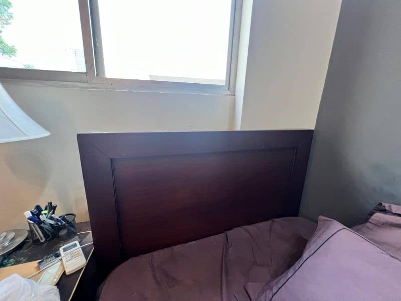 Single Bed with Bedside Table (Mattress not included) 1