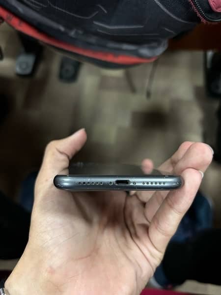 Iphone 11 (Black) 64GB Non-PTA 5
