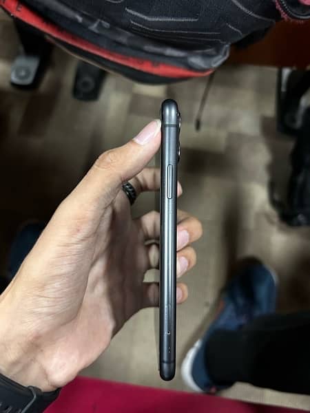 Iphone 11 (Black) 64GB Non-PTA 7
