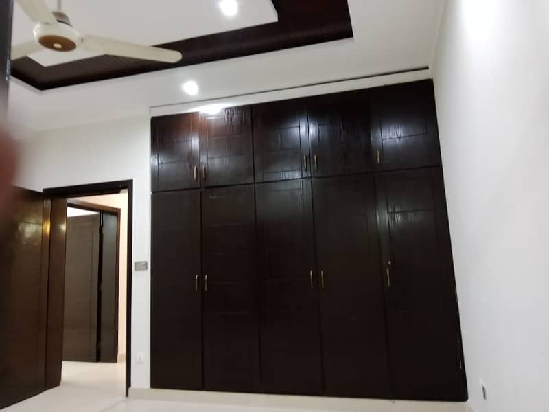 10 Marla House For Sale in Jasmine Block Bahria Town Lahore 4