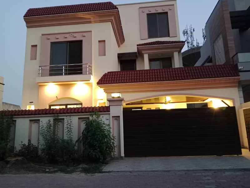 10 Marla House For Sale in Jasmine Block Bahria Town Lahore 8