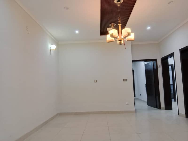 10 Marla House For Sale in Jasmine Block Bahria Town Lahore 9