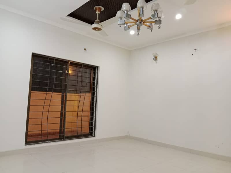 10 Marla House For Sale in Jasmine Block Bahria Town Lahore 13
