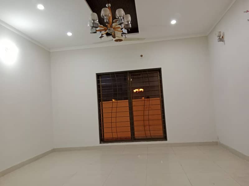10 Marla House For Sale in Jasmine Block Bahria Town Lahore 23