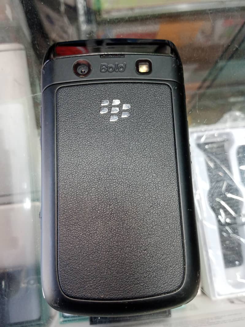 Used blackberry phone black colour 5