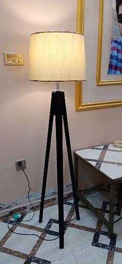standing lamp tripod 0