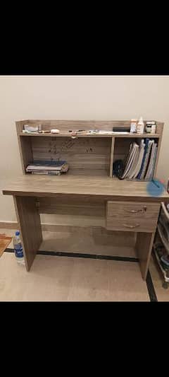 study table in excellent condition