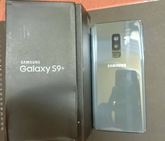"Samsung Galaxy S9 Edge Plus: Power and Elegance in Gray-Black" 1
