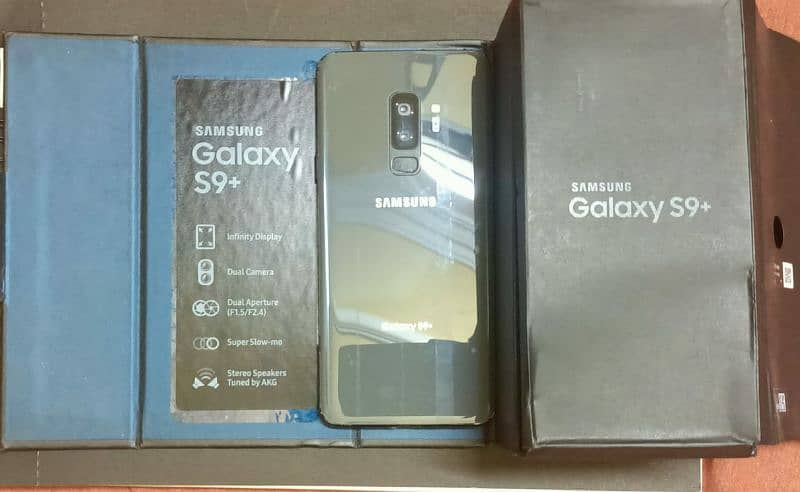 "Samsung Galaxy S9 Edge Plus: Power and Elegance in Gray-Black" 2