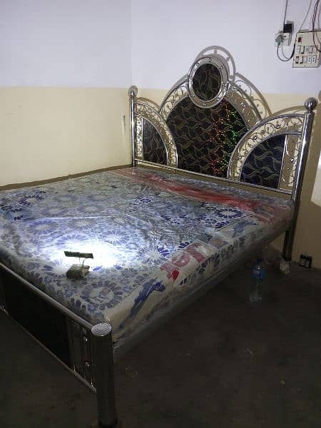 king size Bed 5.5 by 6.5 complete 6