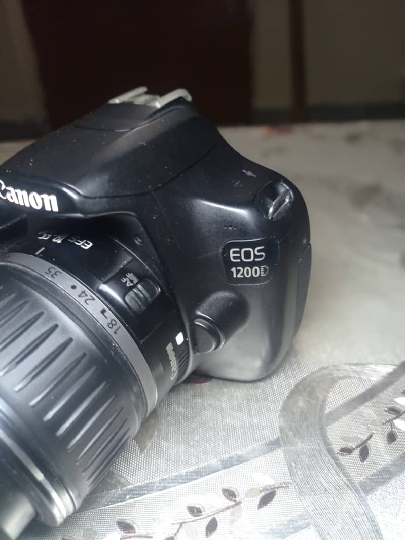 Canon camera 1200D 4