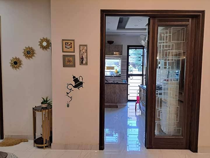 5 Marla, Beautiful House Available For Rent 9