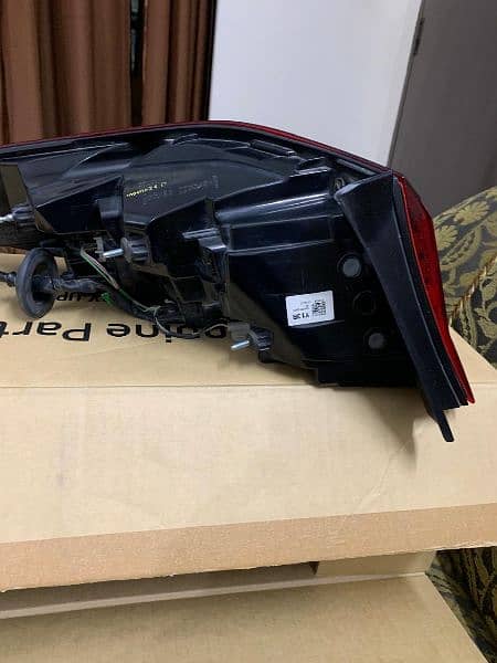 Hyundai Elantra GLS Right Side Back Light ORIGINAL for Sale 3