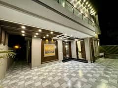 10 marla beautiful house for rent in bahria town 0