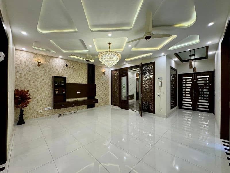 10 marla beautiful house for rent in bahria town 2