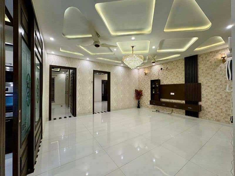 10 marla beautiful house for rent in bahria town 11