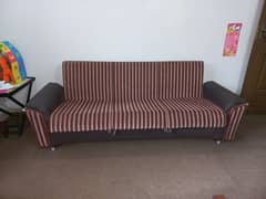 Brown sofa come bed